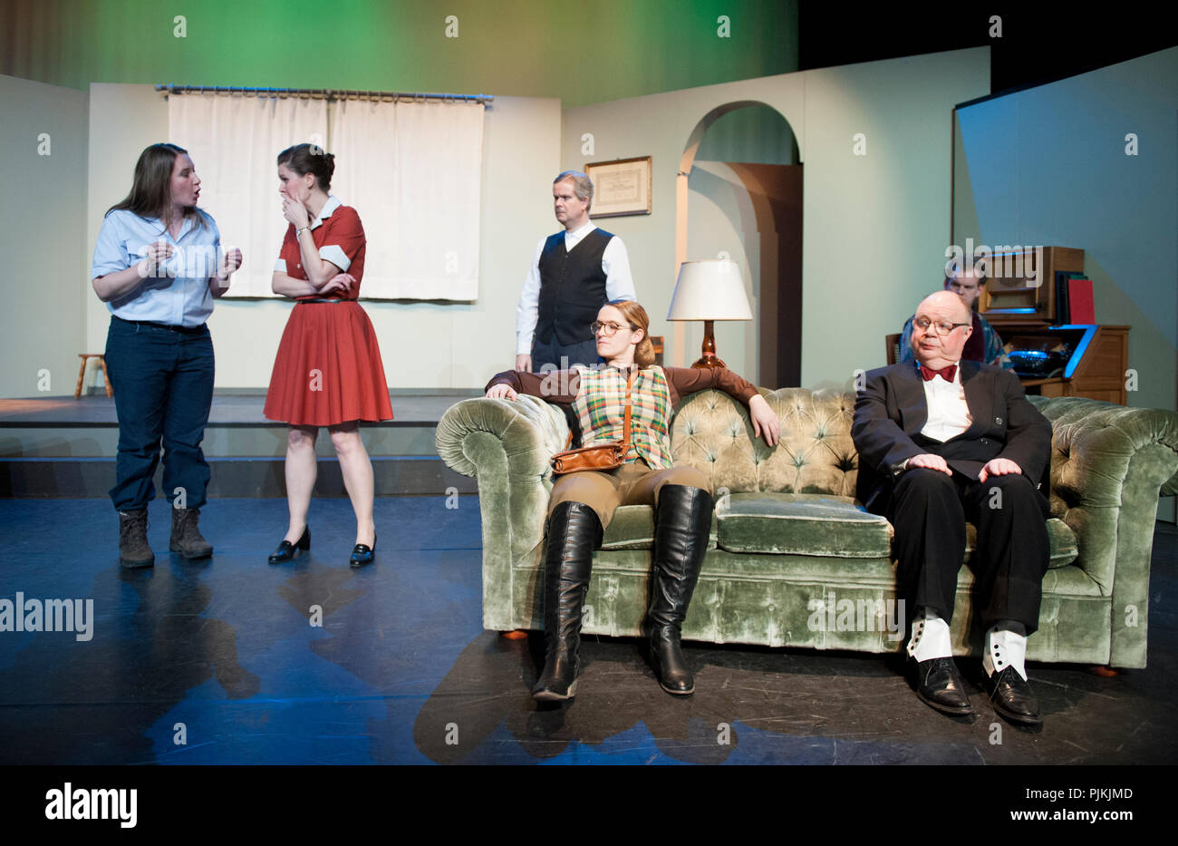 Theatre company De Dijlezonen playing De Muizenval (The Mousetrap) from ...