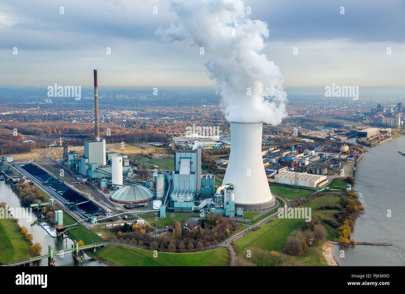 STEAG power plant Duisburg Walsum, coal-fired power station, fossil energy, cooling tower, smoke cloud, Duisburg, Ruhr area, North Rhine-Westphalia, Germany Stock Photo