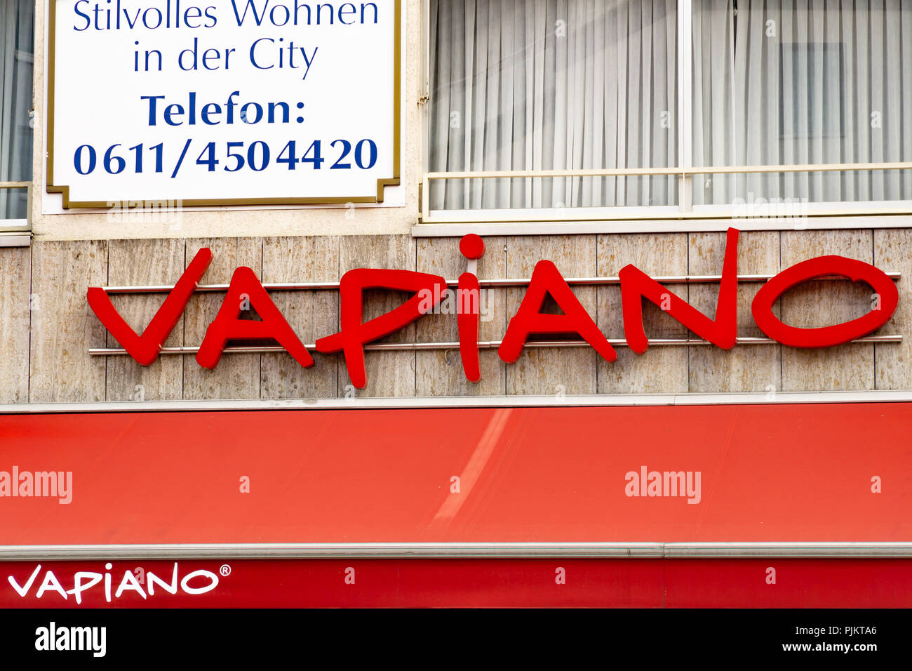 Wiesbaden, Germany - June 03 2018: VAPIANO logo on a facade. VAPIANO is a  German restaurant franchise. The chain's restaurants offer Italian food  acco Stock Photo - Alamy