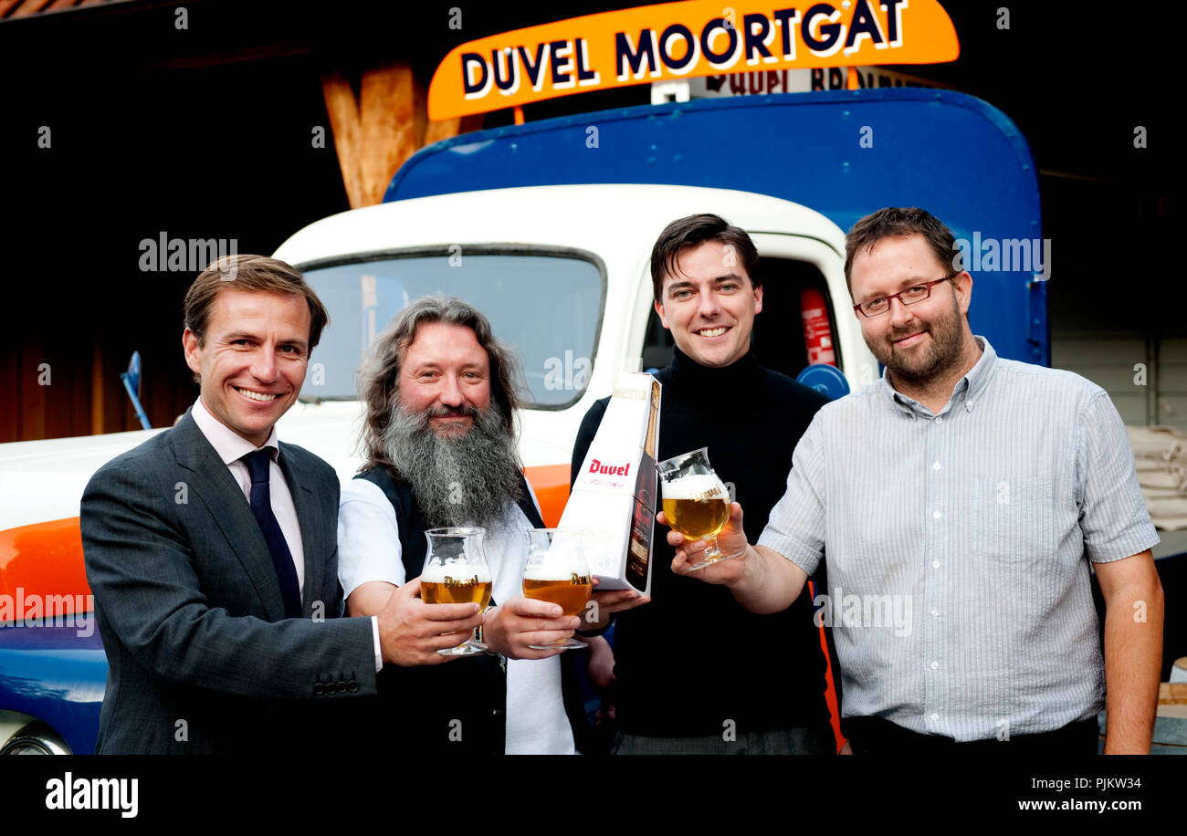 Cirkel slecht perspectief Moortgat/Duvel brewery CEO Michel Moortgat, Johan Madalijns, Johan Van  Dijck and Dimitri Staelens at the relaunch of the Duvel Tripel Hop beer  after t Stock Photo - Alamy