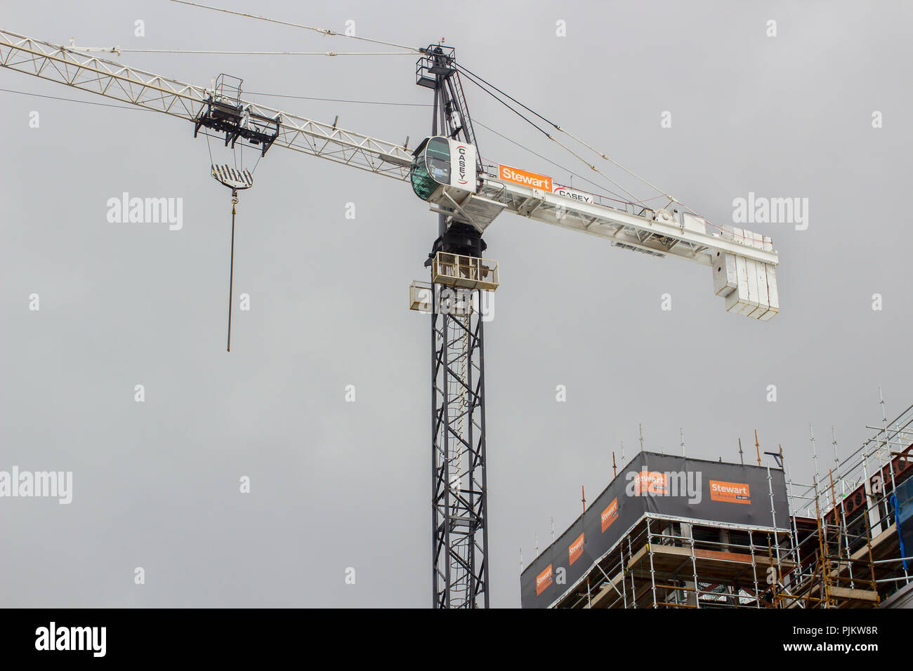 Counter balance cranes hires stock photography and images Alamy