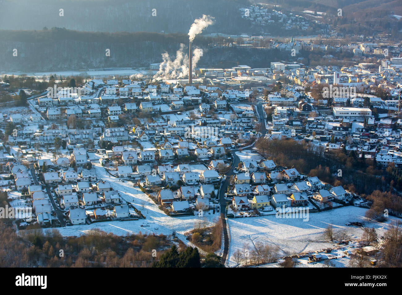 Uentrop development area, semi-detached houses in the snow, Ruhr view, Zur Wolfsschlucht, winter, snow, Arnsberg, Sauerland, North Rhine-Westphalia, Germany Stock Photo