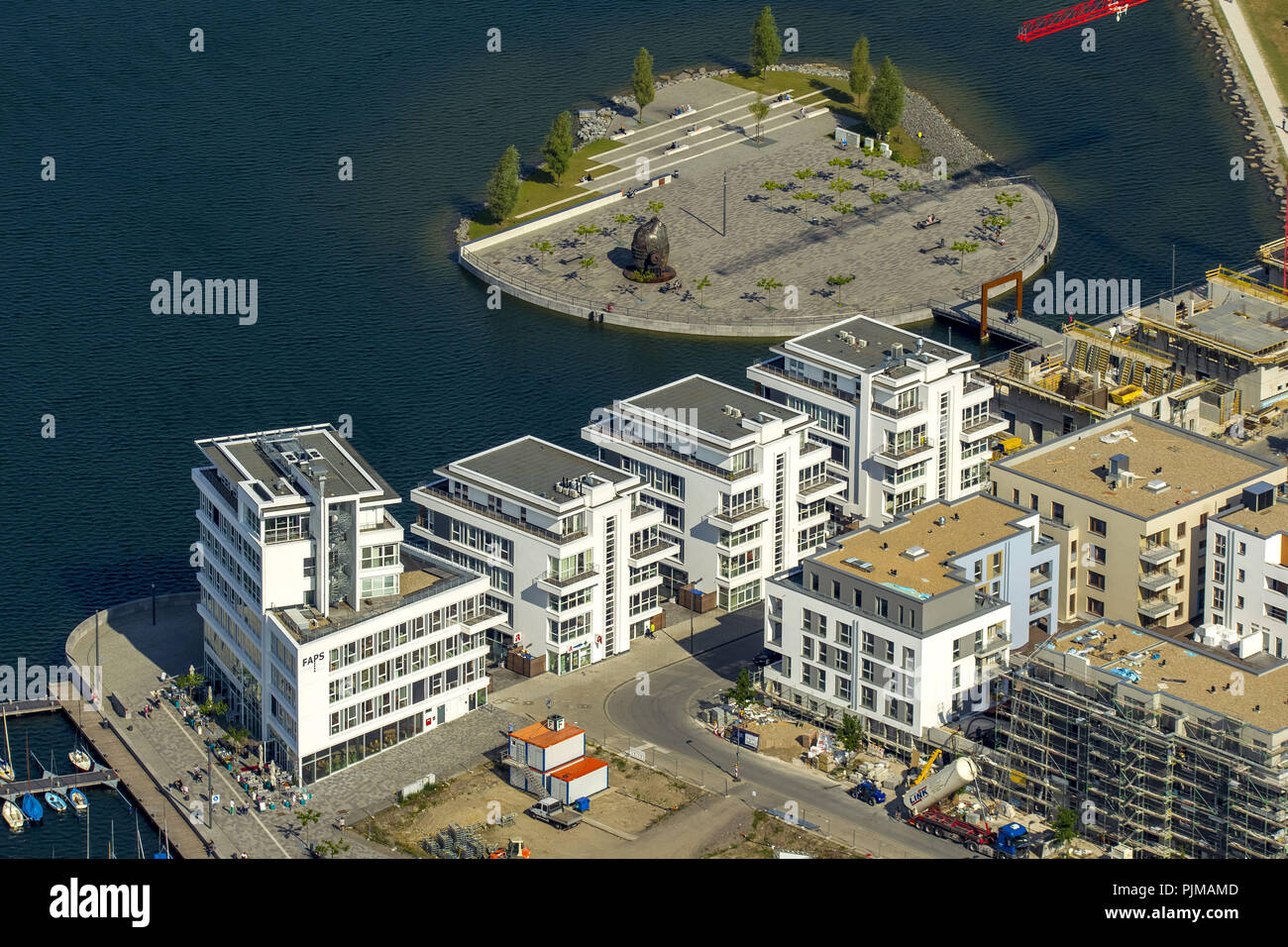 Phönixsee Dortmund, Emscher, Emscher reconstruction, former steelworks in Dortmund-Hörde, new residential area, structural change, office buildings as a mixed use for commercial and housing, Dortmund, Ruhr area, North Rhine-Westphalia, Germany Stock Photo
