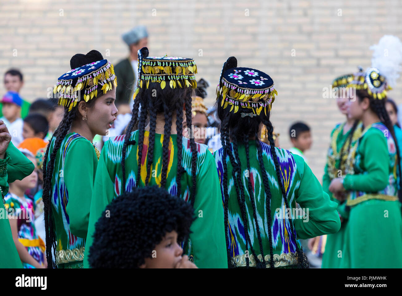 Uzbek girls bukhara uzbekistan hi-res stock photography and images - Alamy