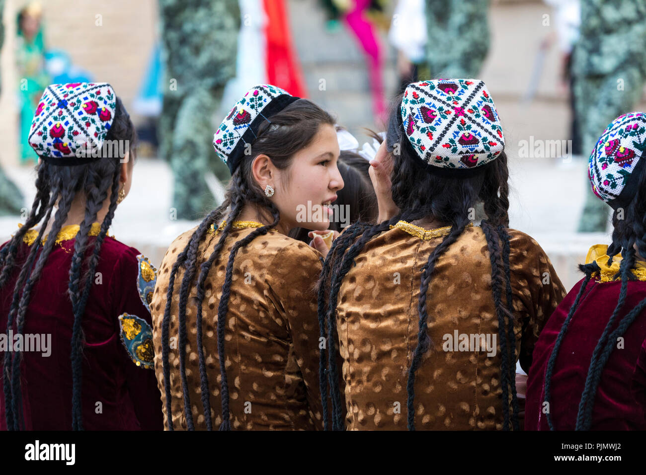 Uzbek girls bukhara uzbekistan hi-res stock photography and images - Alamy