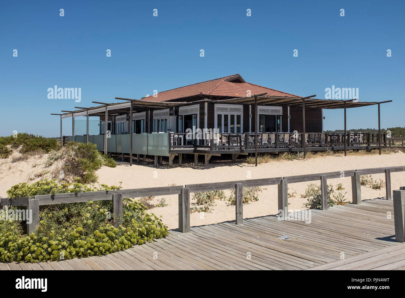 Restaurante Sal, a popular seafood restaurant right on the beach in Praia do Pego, Carvalhal, Portugal Stock Photo