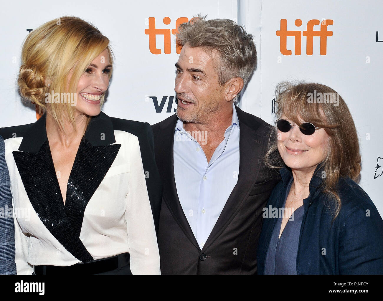 Julia roberts and dermot mulroney hires stock photography and images