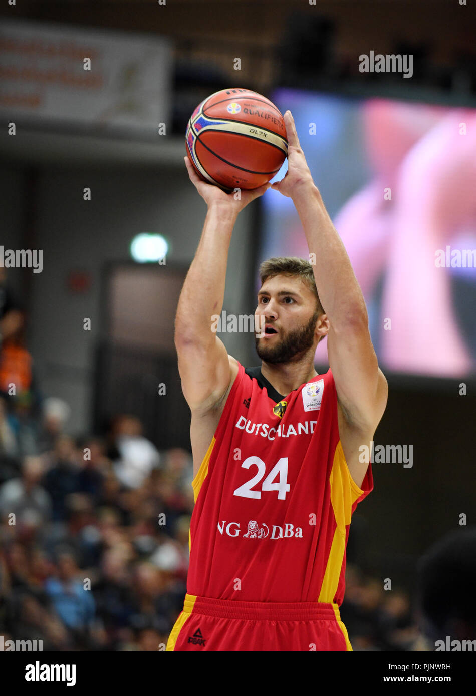 Hamburg, Germany. 08th Sep, 2018. Basketball, Supercup, Italy vs Germany,  Match for 3rd place: Germany's Maximilian Kleber throws a free throw.  Credit: Daniel Reinhardt/dpa/Alamy Live News Stock Photo - Alamy