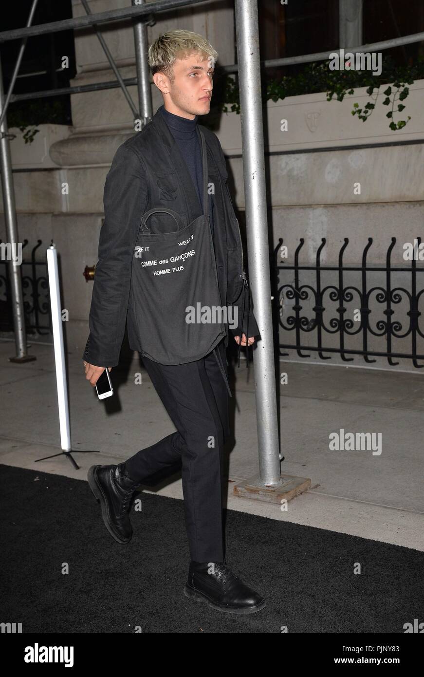 Anwar hadid hi-res stock photography and images - Alamy