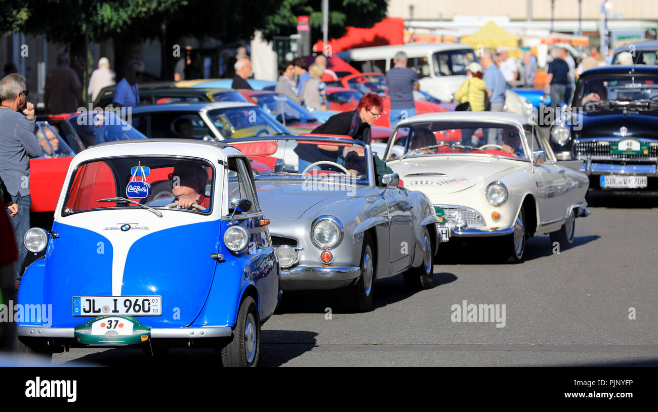 Magdeburg Germany 08th Sep 18 Vehicles Stand At The Start Of The Old Timer Exit On The Occasion Of The Adac Sachsen Anhalt Classic With Around 119 Oldtimers The Approximately 185 Kilometre Route Runs Around The State