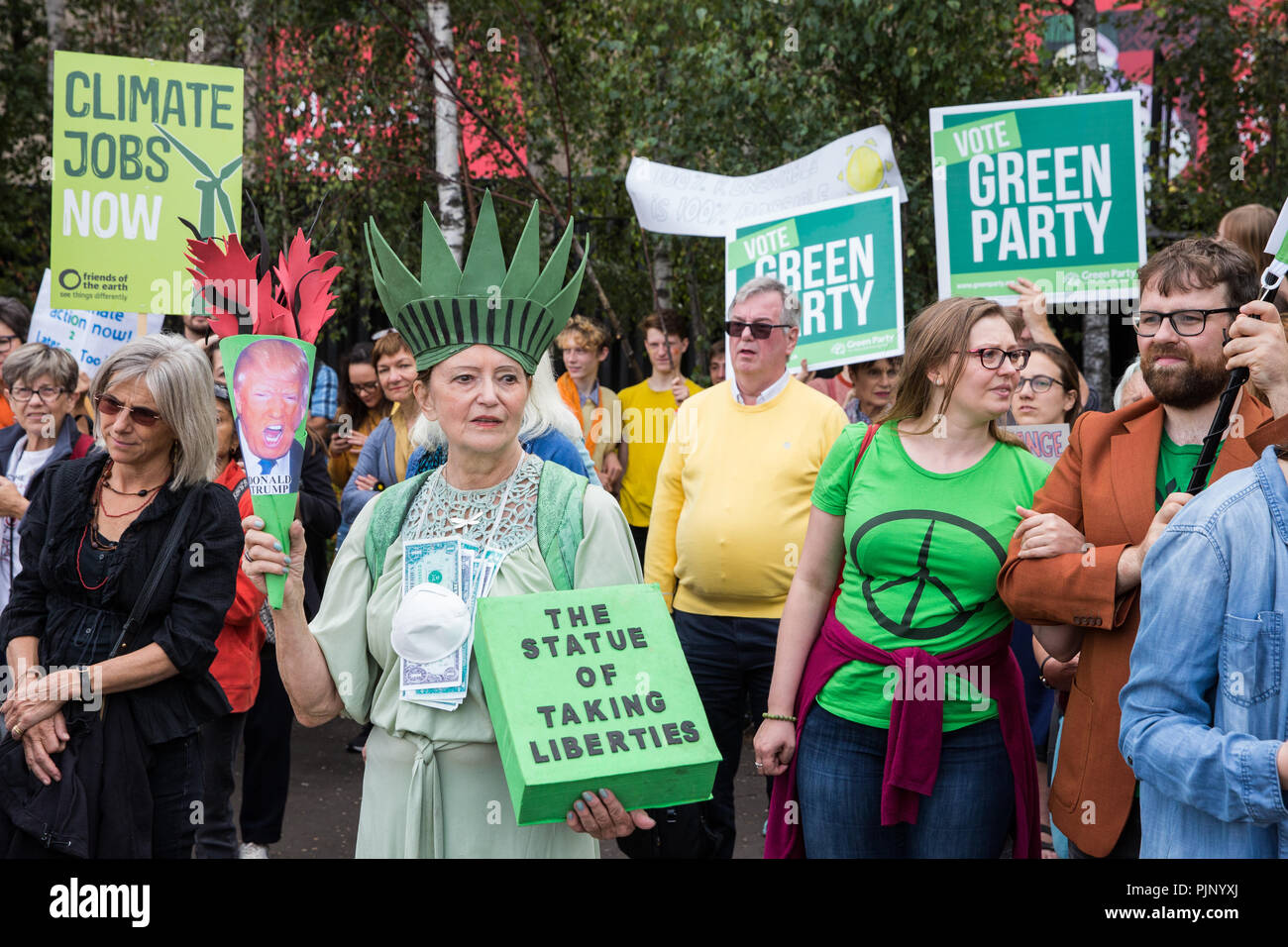 London, UK. 8th Sep, 2018. Environmental campaigners hold a rally ...
