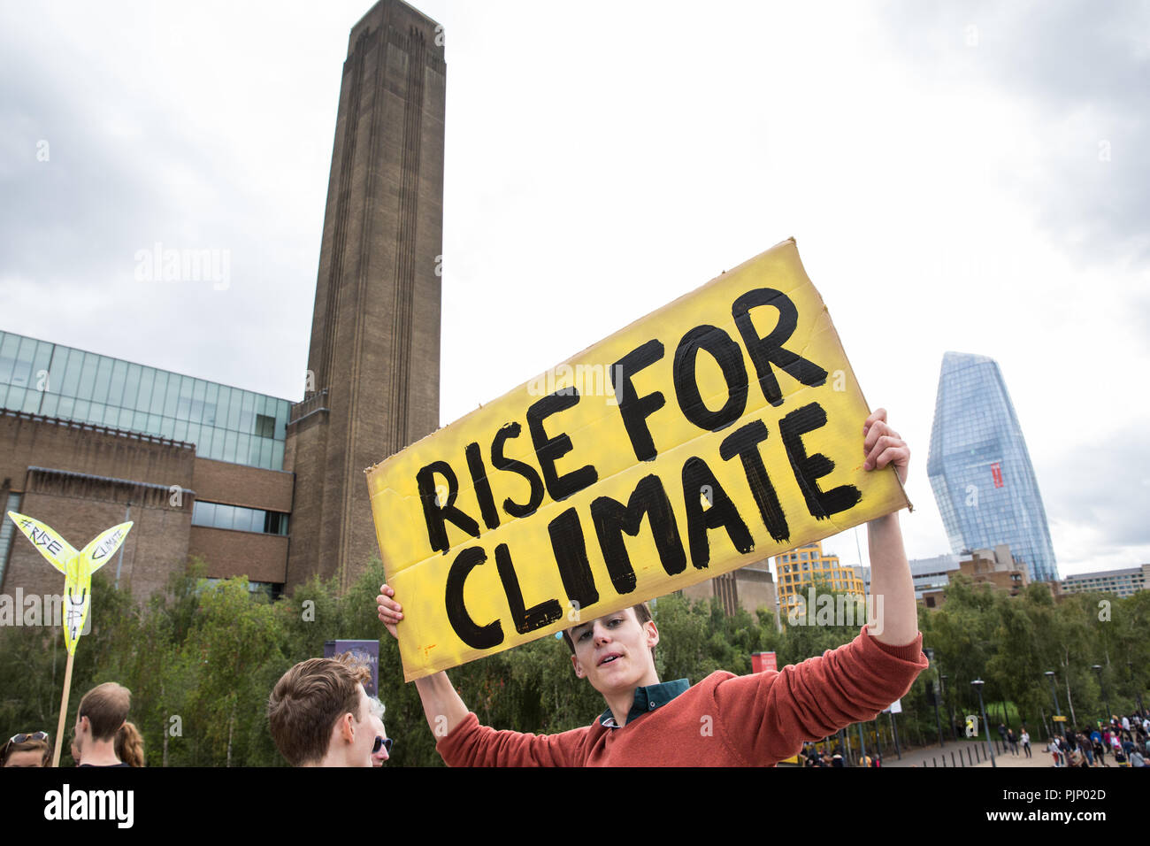 London, UK. 8th Sep, 2018. Environmental campaigners hold a rally ...