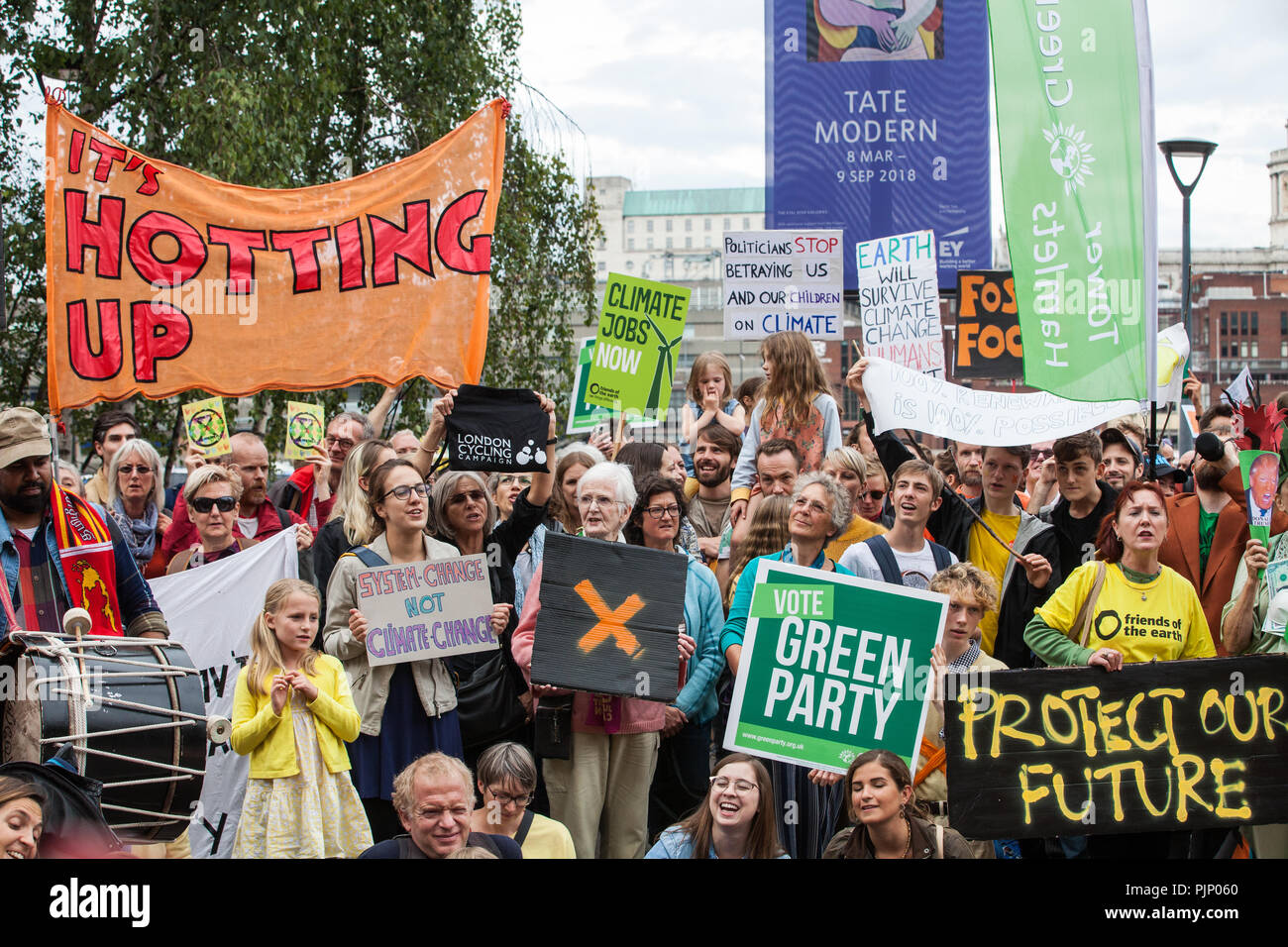 London, UK. 8th Sep, 2018. Environmental campaigners hold a rally ...
