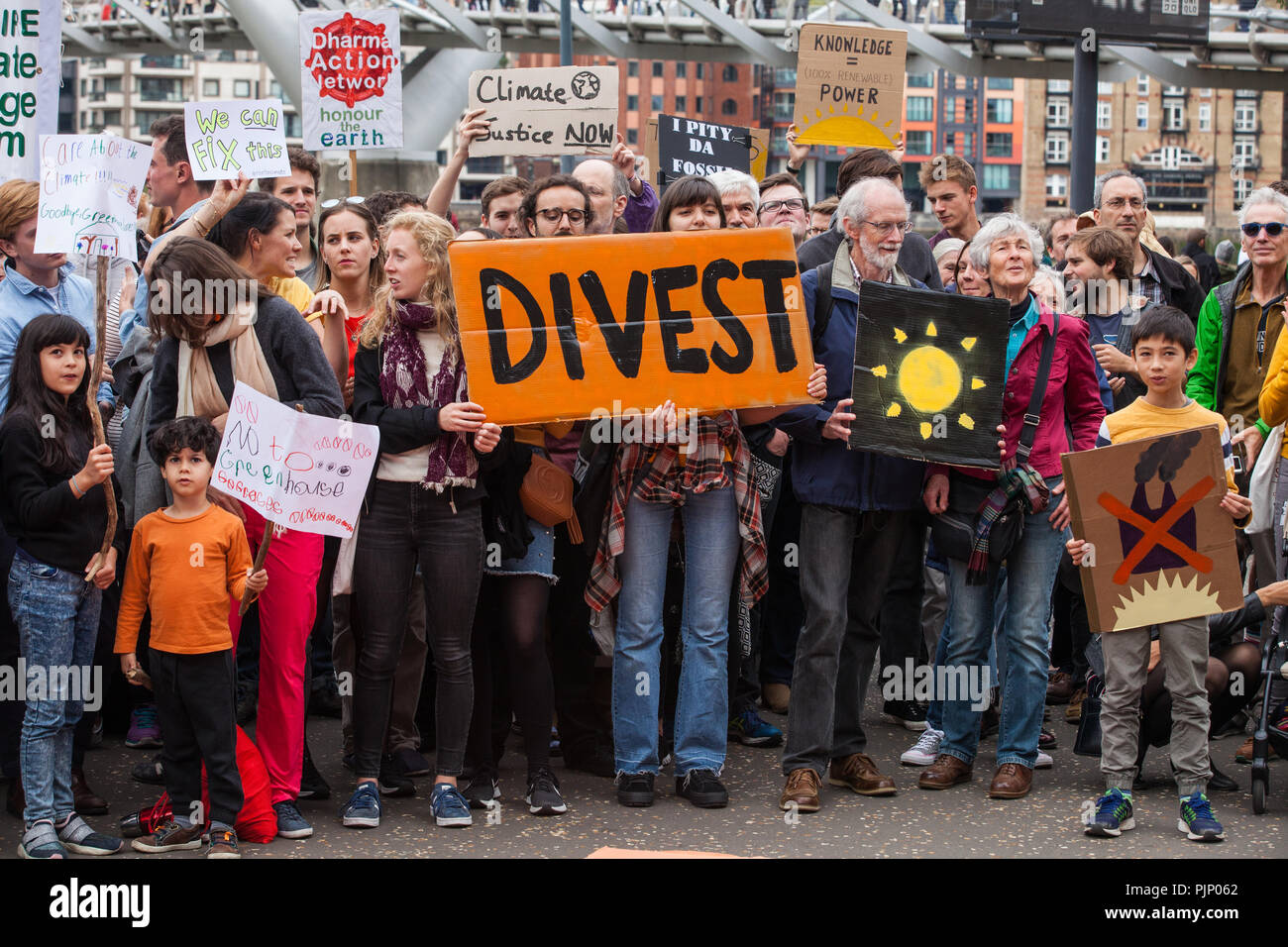 London, UK. 8th Sep, 2018. Environmental campaigners hold a rally ...