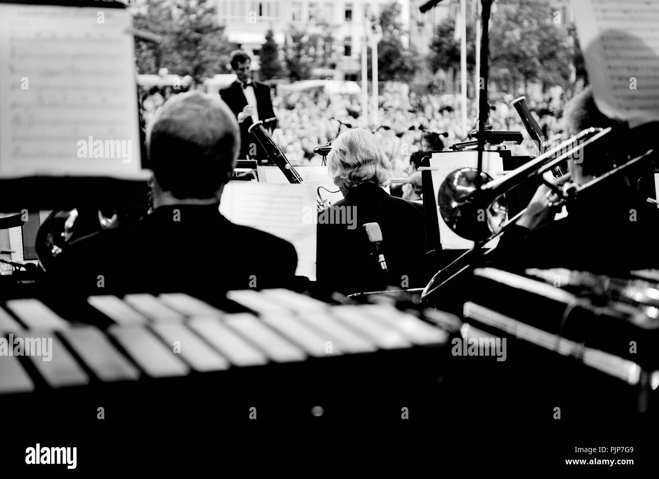 The Royal Flemish Philharmonic orchestra DeFilharmonie playing an open air concert on the St-Jansplein in Antwerp for the 'Klassiek in de Stad' festiv Stock Photo