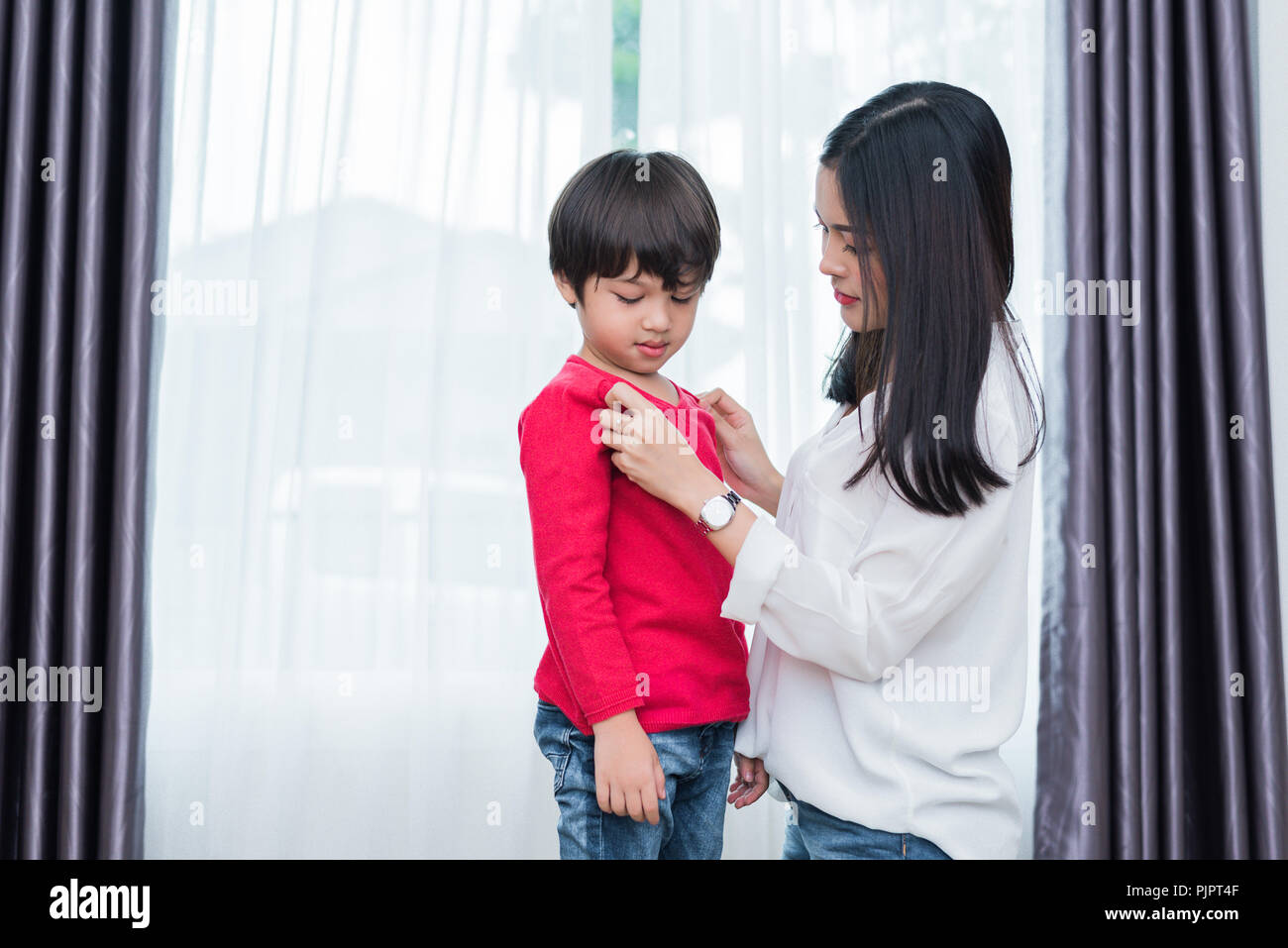 Asian mom hi-res stock photography and images - Page 12 - Alamy