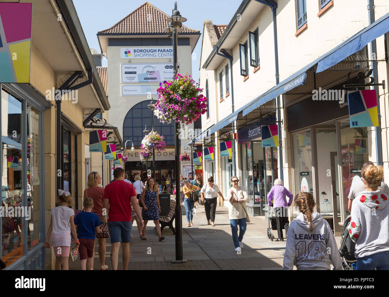 Shops in town centre of chippenham hires stock photography and images