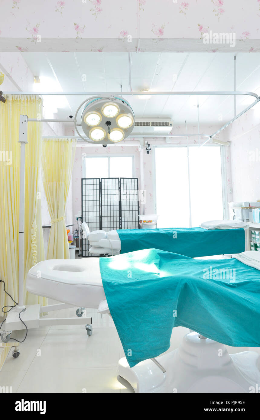 Empty hospital operating bed hires stock photography and images Alamy