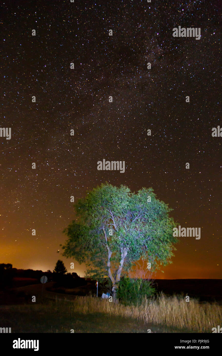 Night sky landscapes hi-res stock photography and images - Alamy