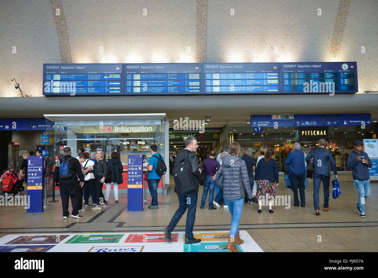 Entrance hall, central station, Cologne, North Rhine-Westphalia, Germany, Foyer, Hauptbahnhof, Koeln, Nordrhein-Westfalen, Deutschland Stock Photo
