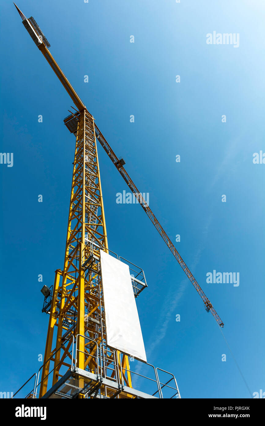 On tower crane platform construction hi-res stock photography and ...