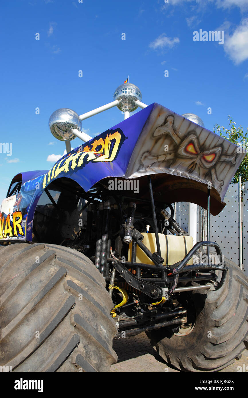 Monster truck hi-res stock photography and images - Alamy