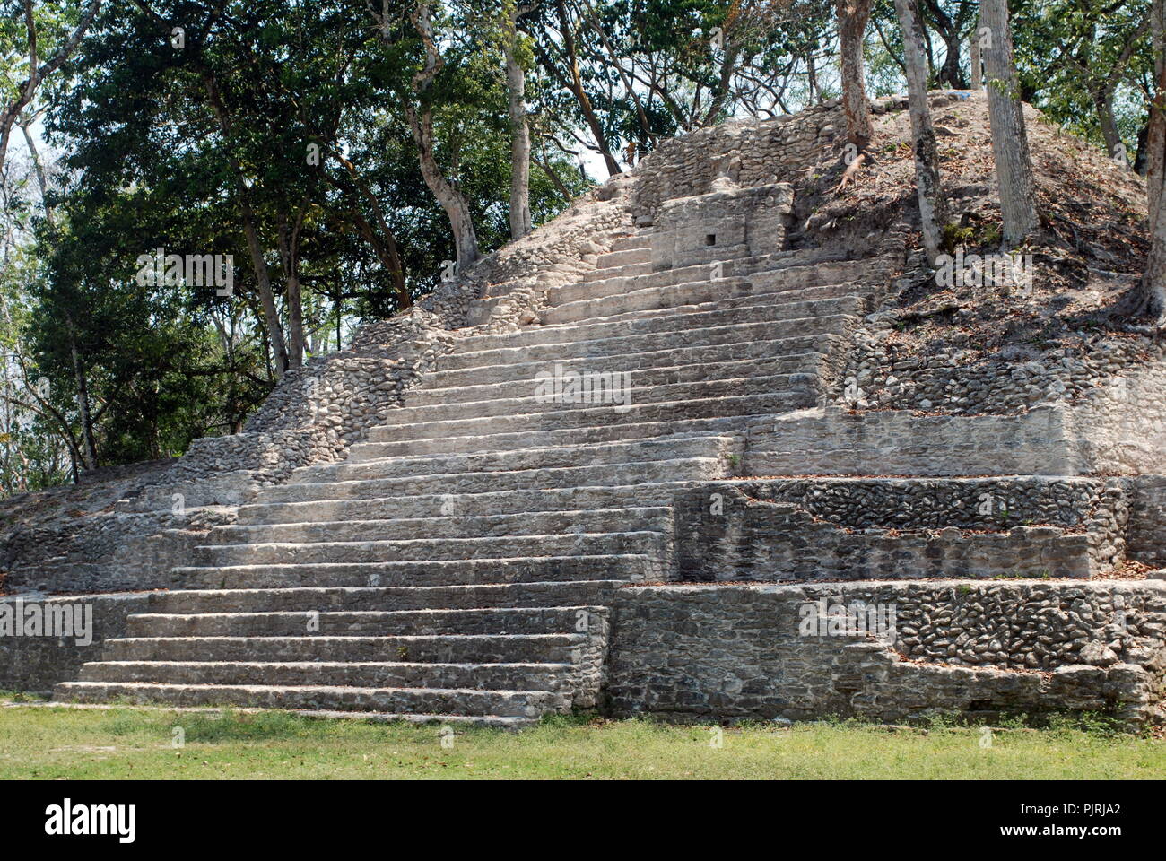 Mayan pyramid hi-res stock photography and images - Alamy