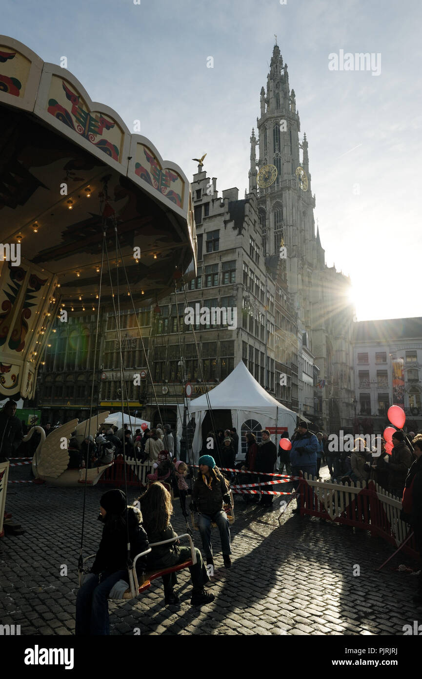 Nieuwjaarsdrink op de Grote Markt van Antwerpen, aangeboden door het stadsbestuur als nieuwjaarsgeschenk (België, 11/01/2009) Stock Photo