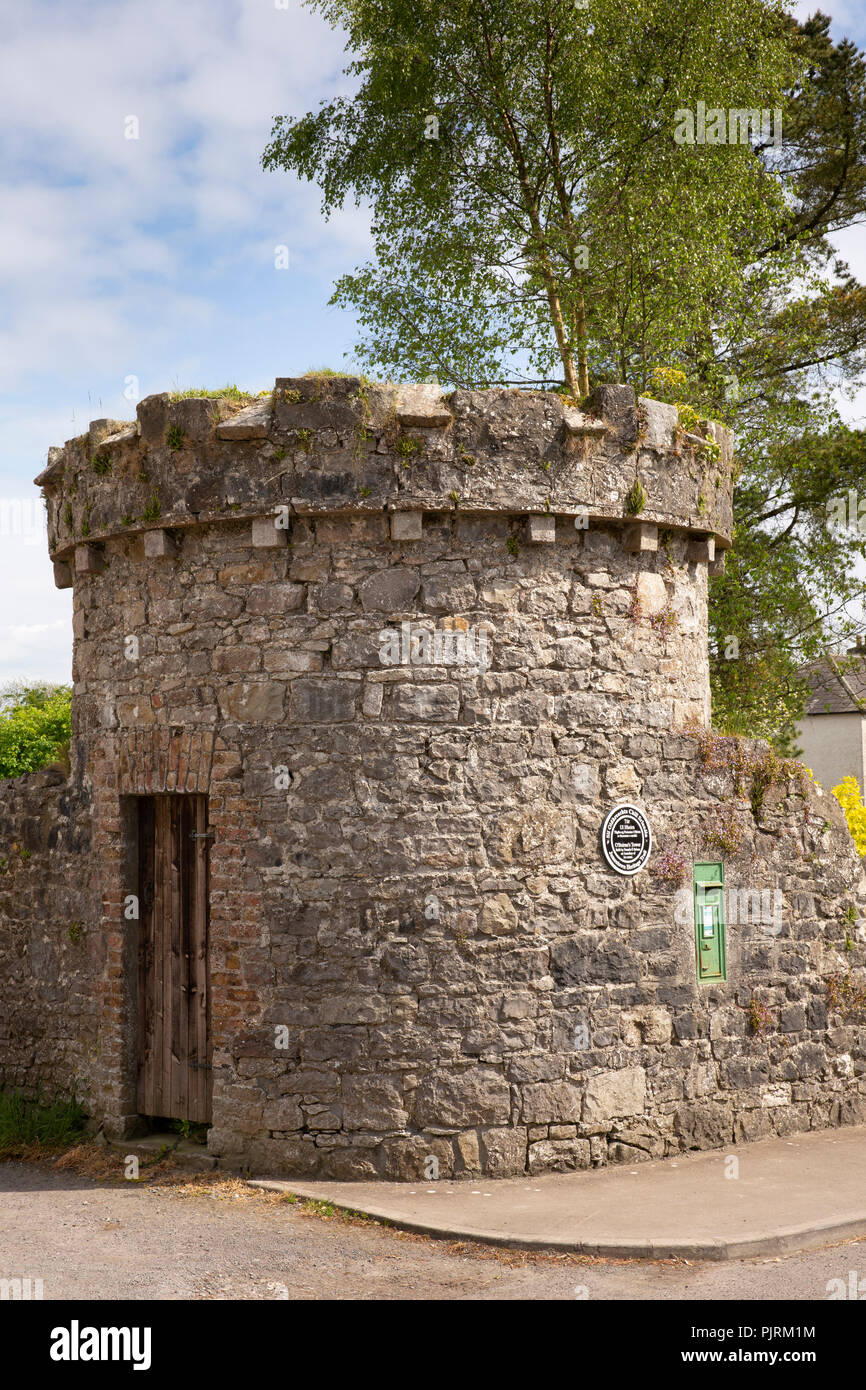 Ireland, Co Leitrim, Jamestown, O’Beirne’s tower, built by Francis O’Beirne at edge of estate Stock Photo