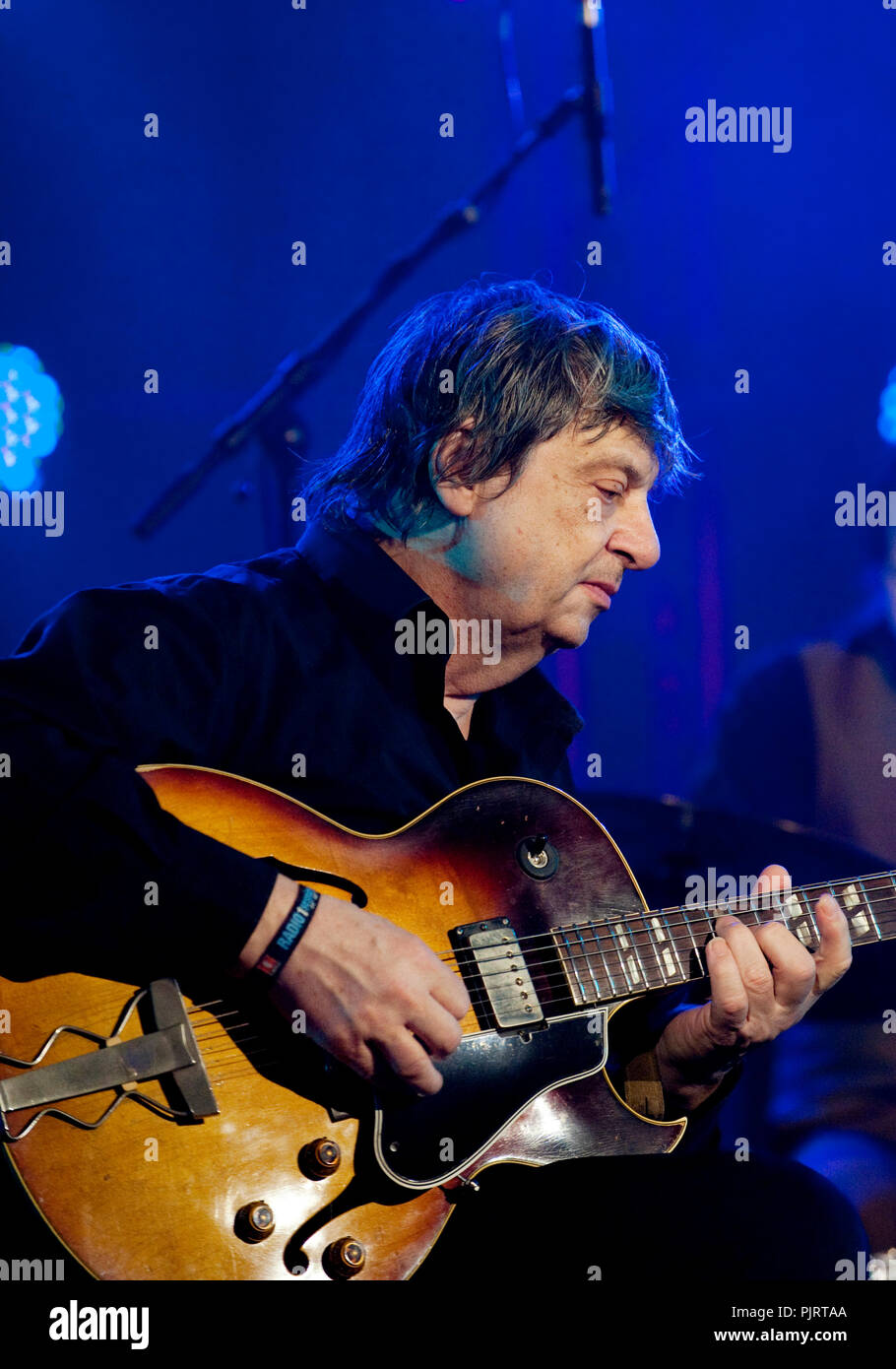 Belgian jazz guitar player Philip Catherine at the Radio 1 Sessies  (Belgium, 13/10/2010 Stock Photo - Alamy