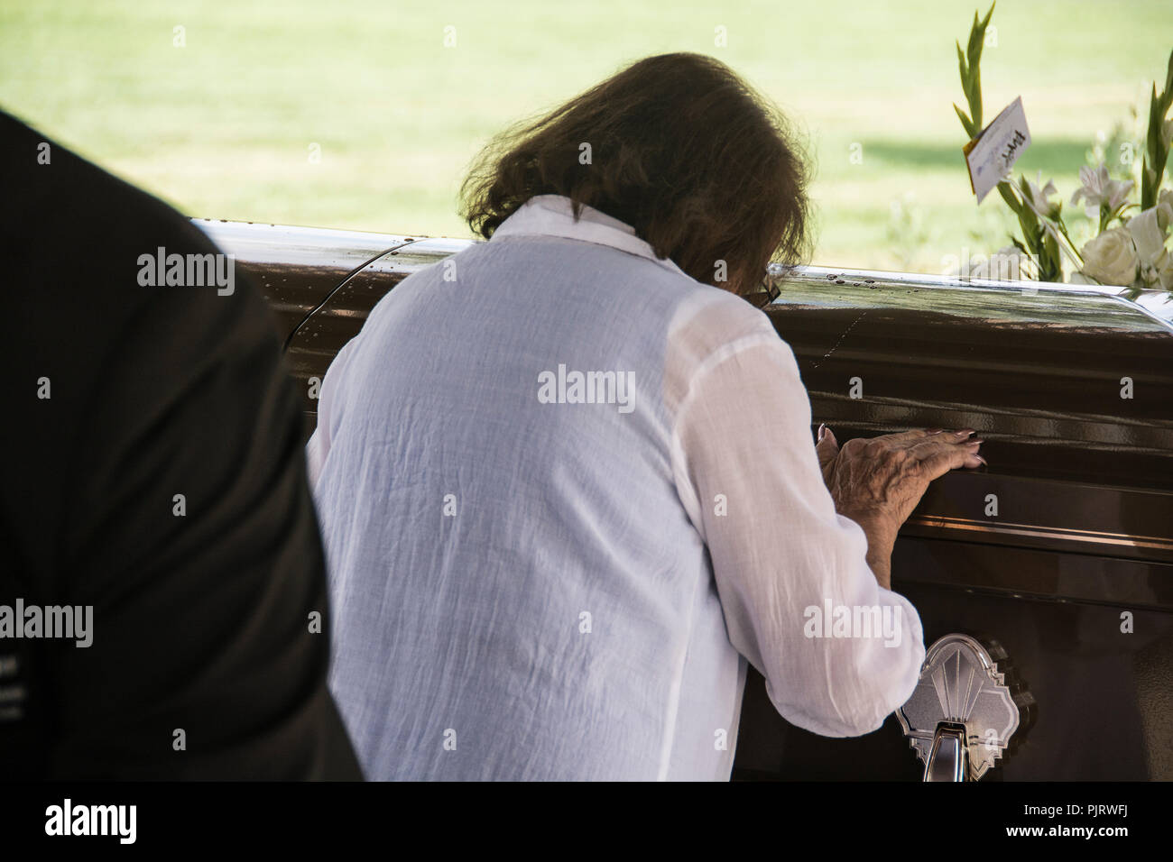 Vietnam war funeral veteran hi-res stock photography and images - Alamy