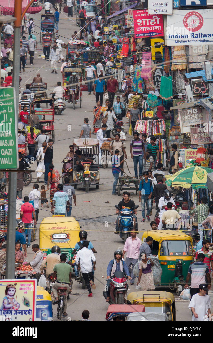 Busy traffic and pedestrian street scene in Paharganj, New Delhi, Delhi, India Stock Photo
