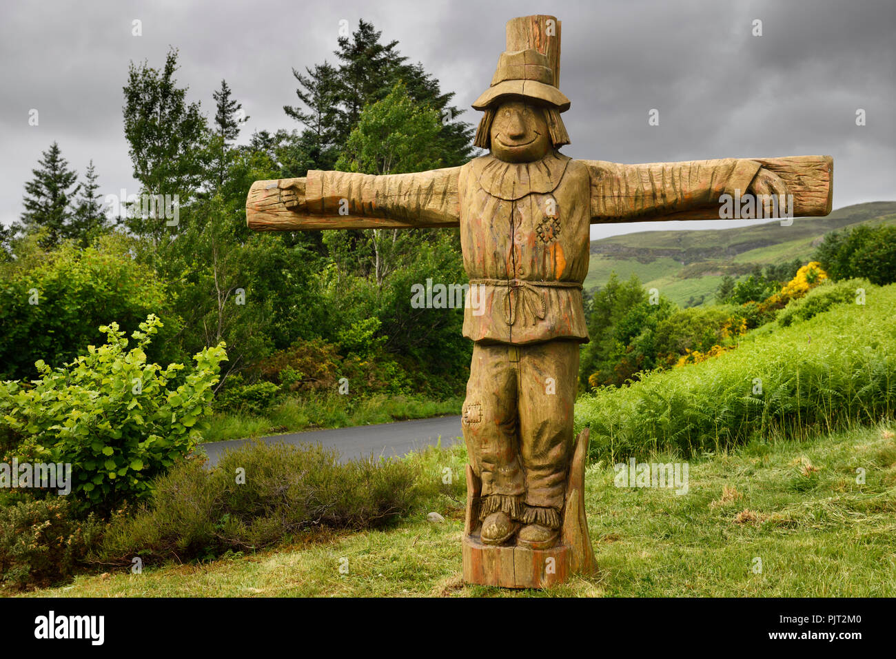 Carved wood Tattie Bogle Scarecrow previously pointing to the Tattie Bogal trail on Carbost Road Drynoch Isle of Skye Scotland Stock Photo