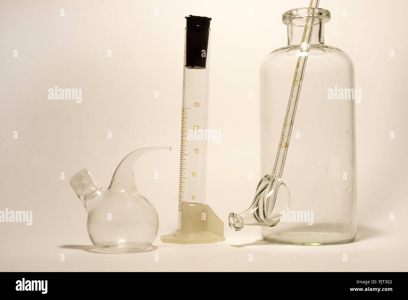 vintage collection laboratory glassware Stock Photo Alamy