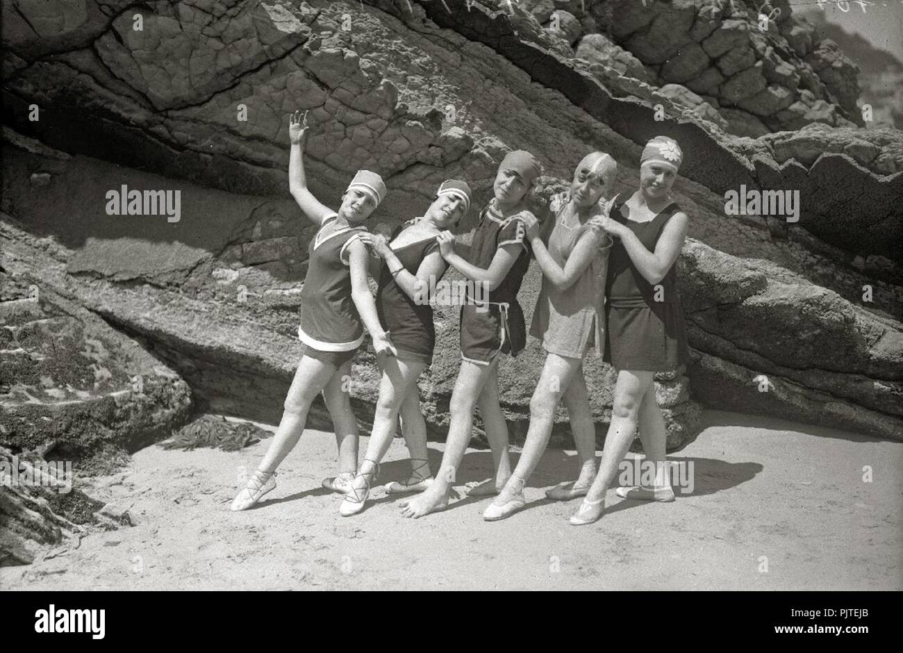 Bañistas en la playa de la Concha (16 de 22) - Fondo Car-Kutxa Fototeka. Stock Photo