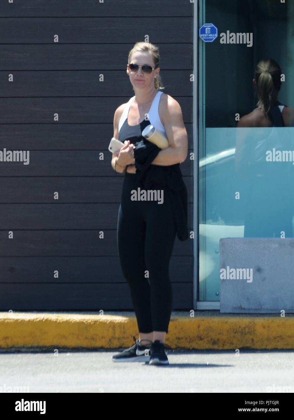 Jennie Garth shows off her abs in workout attire as she joins her