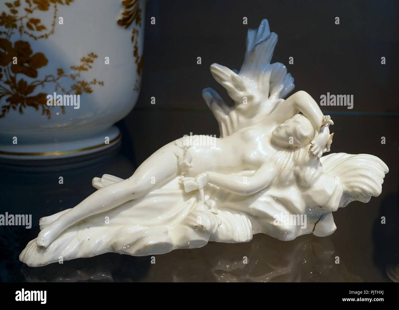 Bather and Sleeping woman, 1 of 2, Vincennes Porcelain Factory, c. 1747-1752, soft-paste porcelain - Wadsworth Atheneum - Hartford, CT - Stock Photo