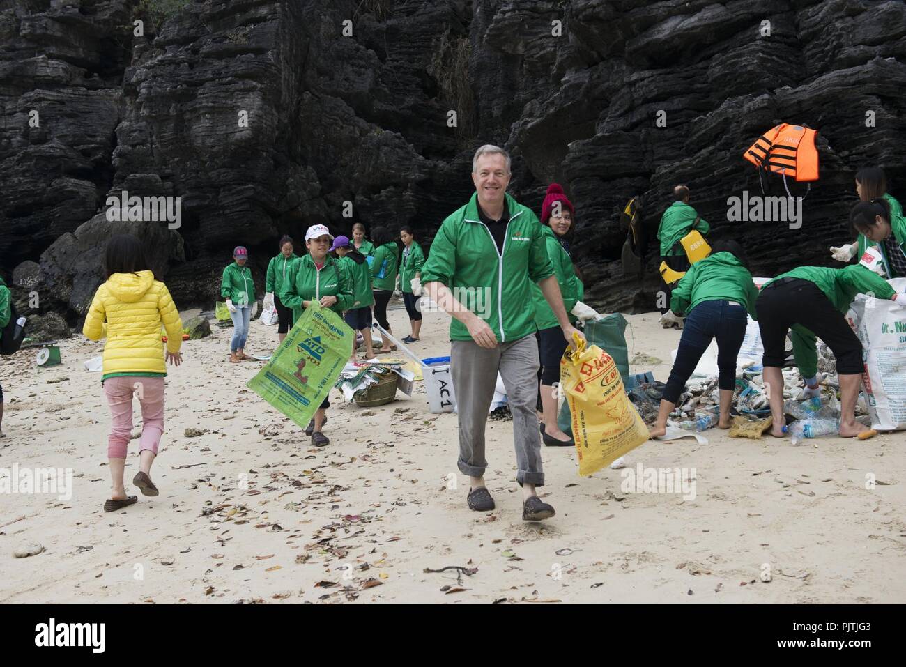 Beach Cleanup Day in Ha Long Bay Stock Photo Alamy