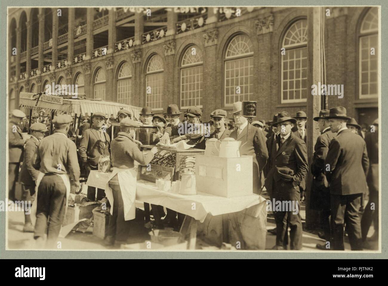 Baseball fans-‘Hot dogs‘ for fans waiting for gates to open at Ebbets Field, Oct. 6, 1920 Stock Photo