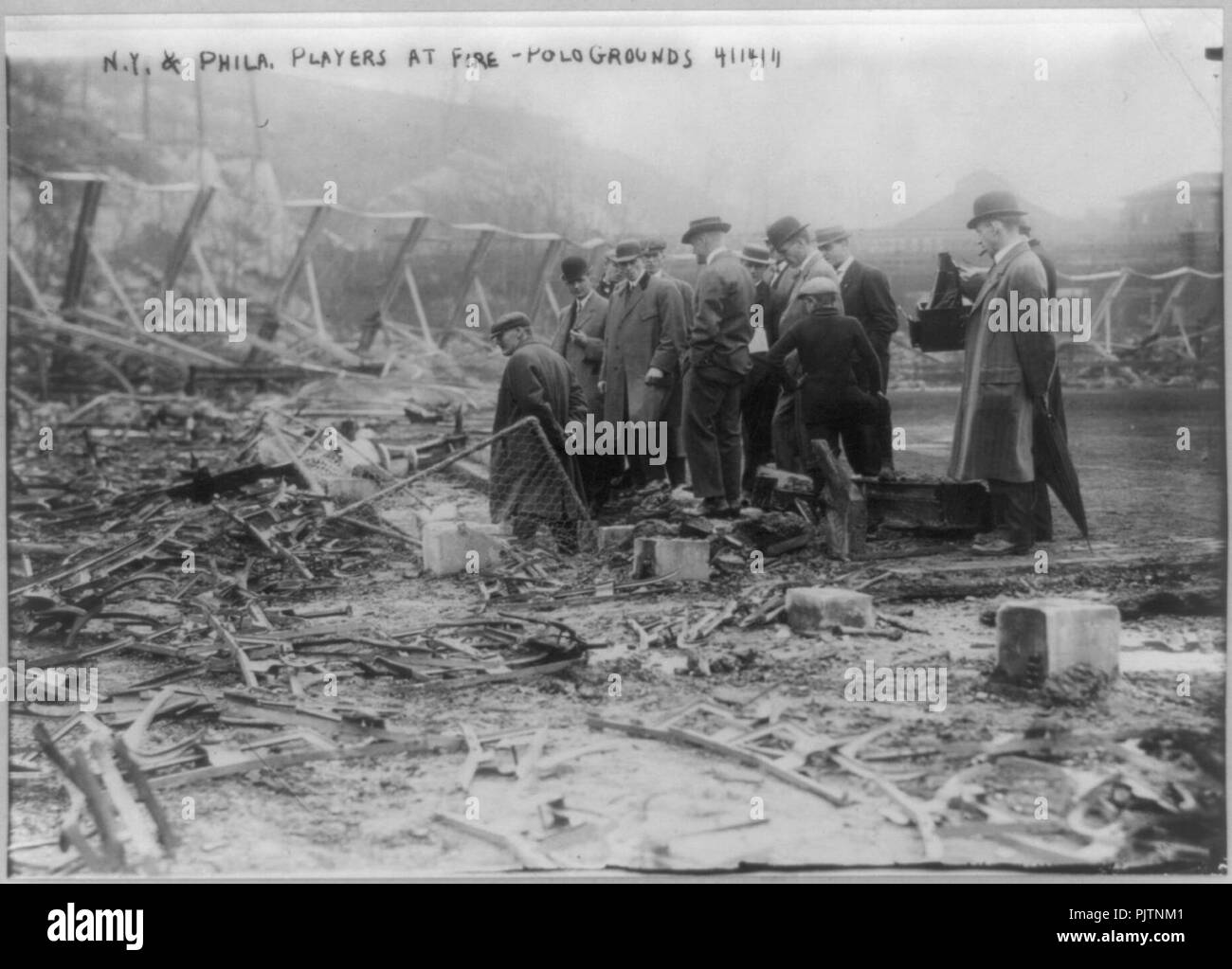 Baseball Parks - N.Y. and Phila. players at site of fire - Polo Grounds, NYC, April 14, 1911 Stock Photo