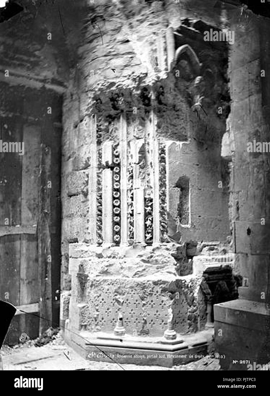 Basilique Saint-Denis - Portail de la façade sud ébrasement droit - Saint-Denis - Médiathèque de l'architecture et du patrimoine - APMH00002671. Stock Photo