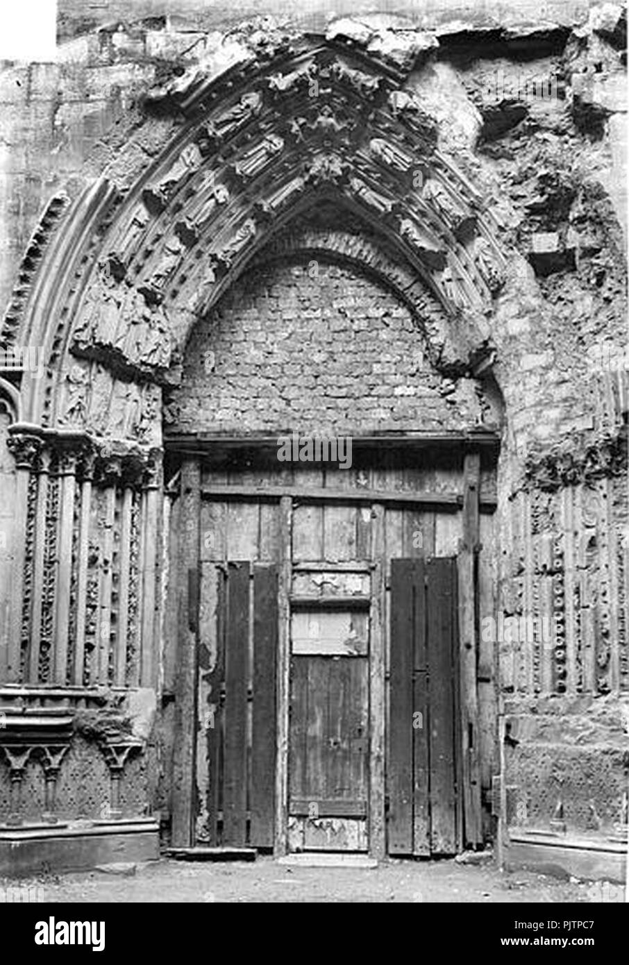 Basilique Saint-Denis - Portail du transept sud - Saint-Denis - Médiathèque de l'architecture et du patrimoine - APMH00016240. Stock Photo