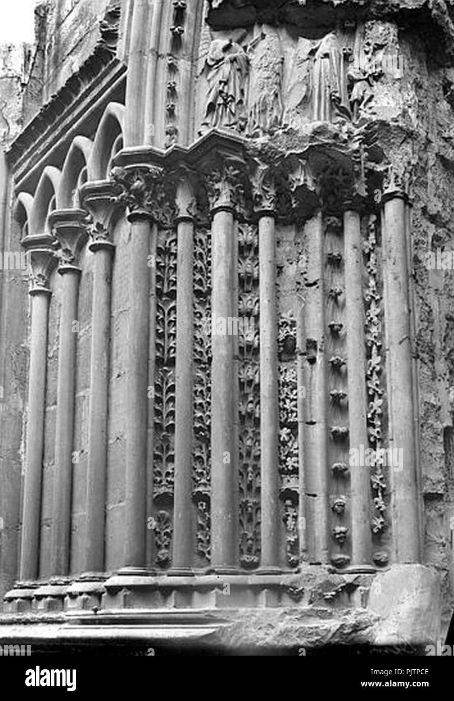 Basilique Saint-Denis - Portail du transept sud Ebrasement gauche - Saint-Denis - Médiathèque de l'architecture et du patrimoine - APMH00016242. Stock Photo
