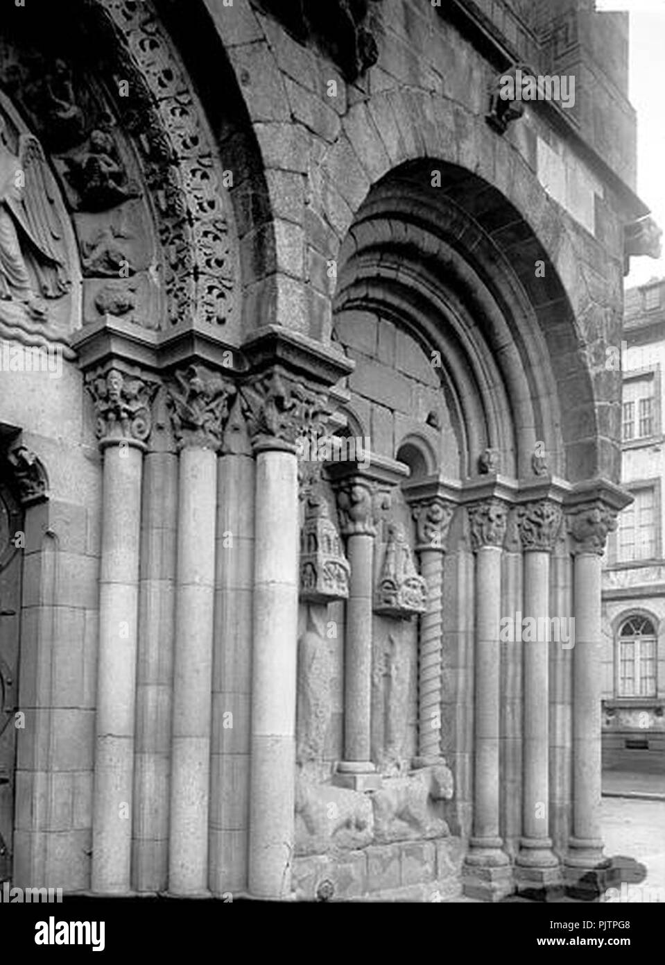 Basilique Saint-Sauveur de Dinan (Côtes d'Armor) portail sud-ouest Sap01 mh033338 p. Stock Photo