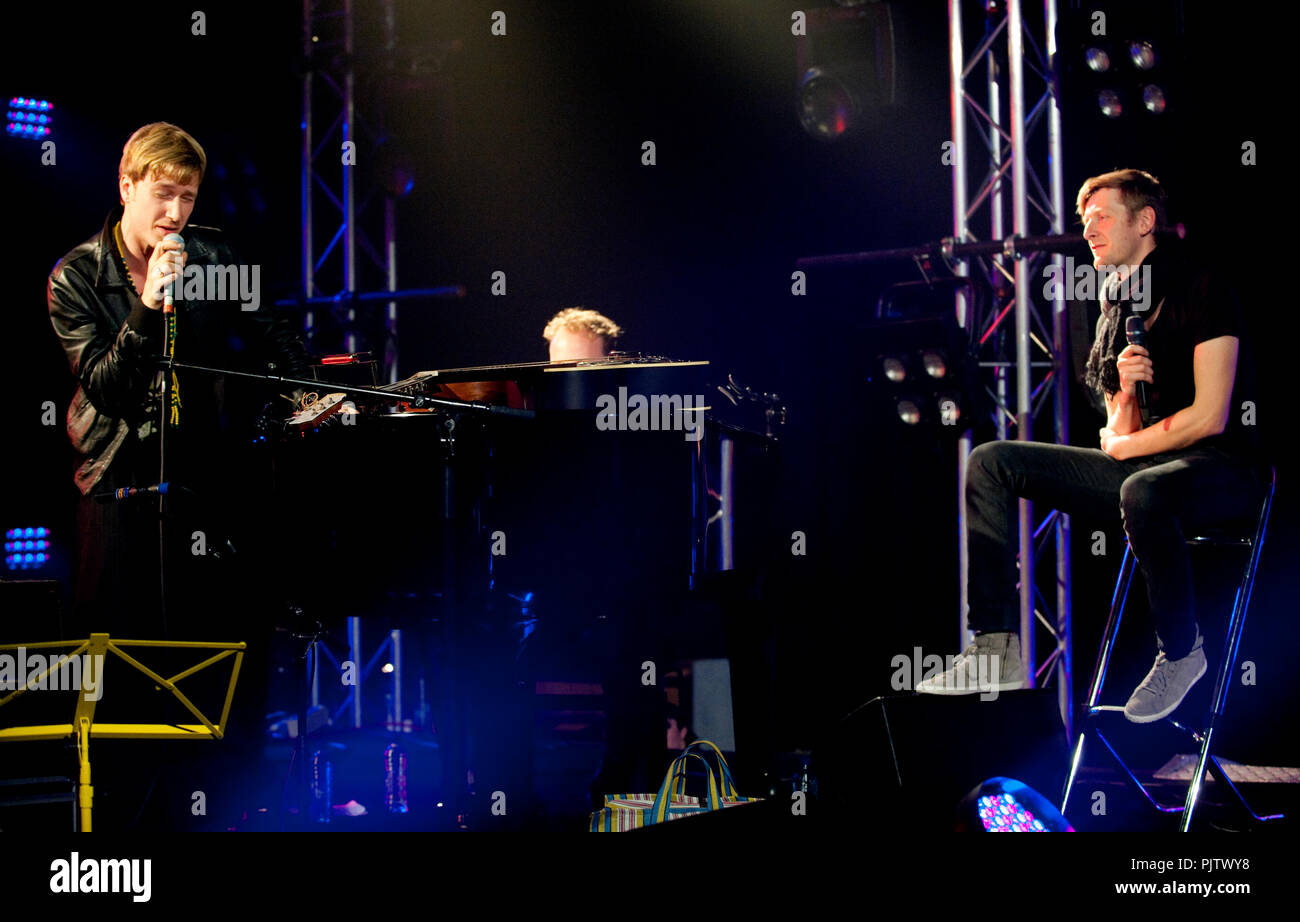 Zita Swoon singer Stef Kamil Carlens with Ozark Henry at the Radio 1  Sessies (Belgium, 15/10/2010 Stock Photo - Alamy