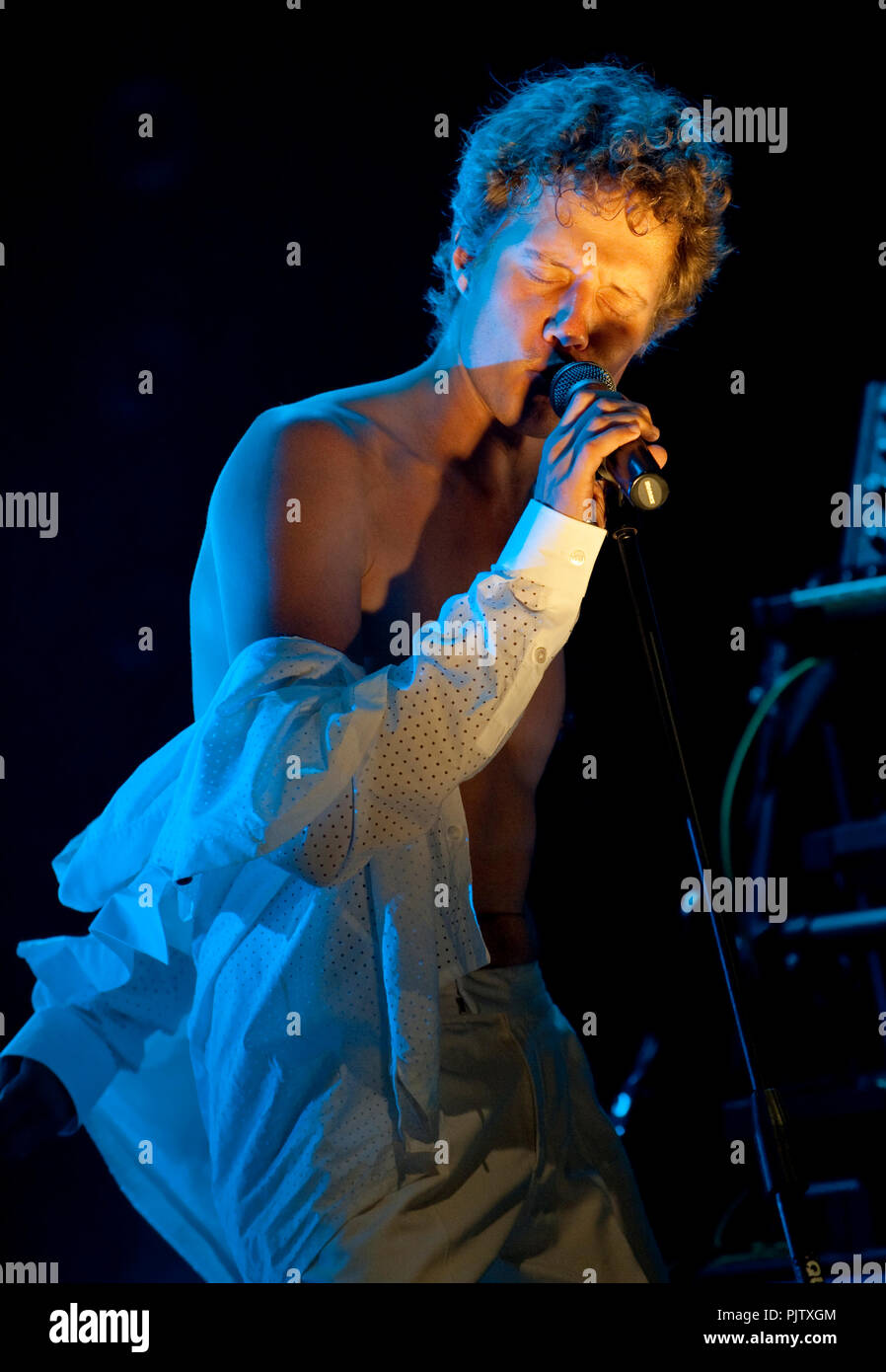 Belgian electro musician Stijn performing at the Strandfuif festival in