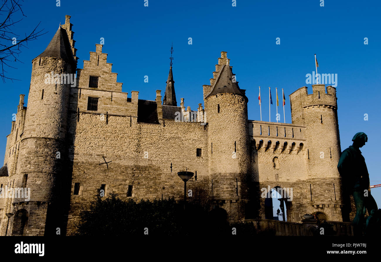 Chateau Moyen Age High Resolution Stock Photography And Images Alamy