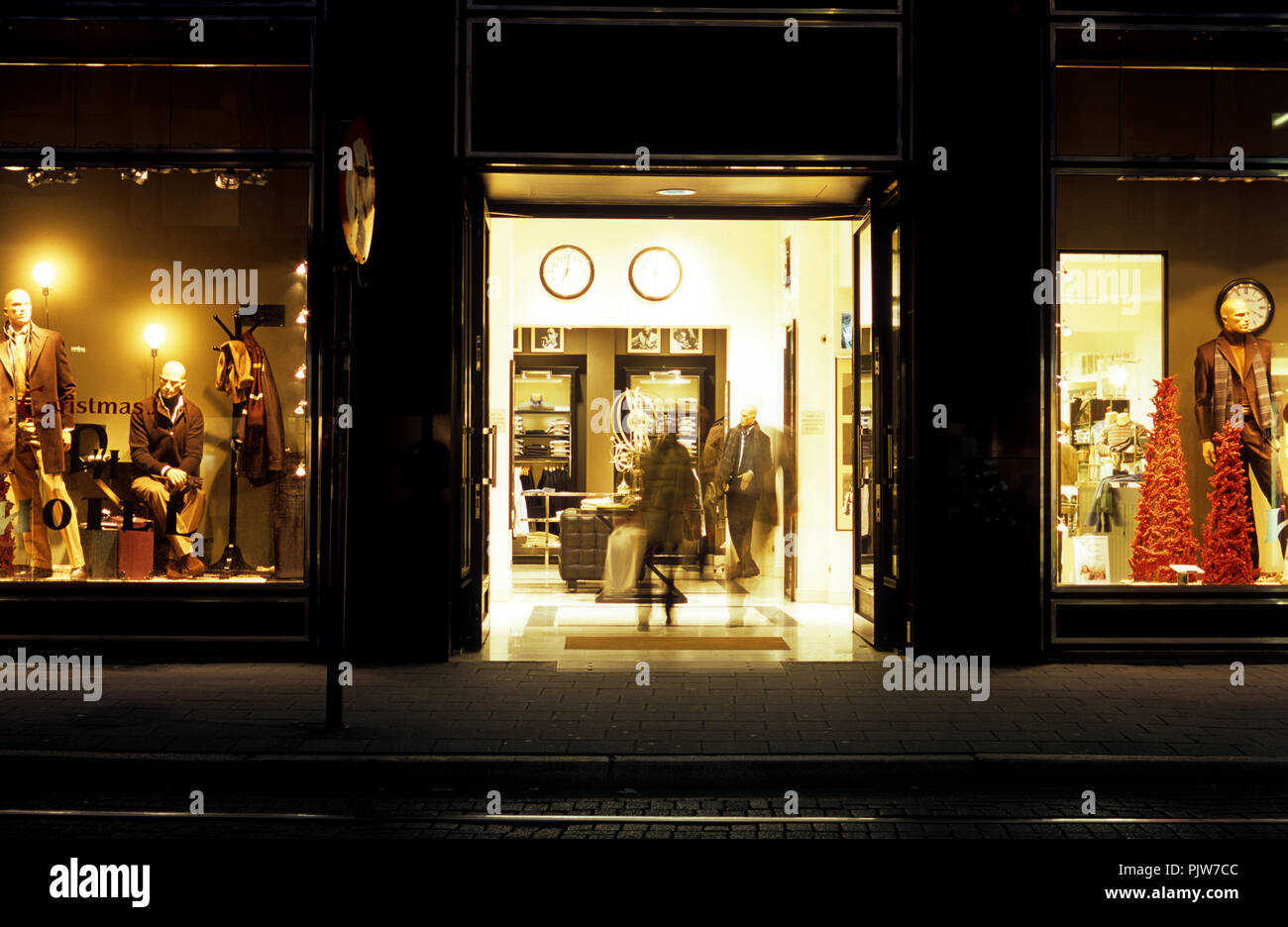 Massimo Dutti shop window in Antwerp's fashion quarter (Belgium, 30/11/2006  Stock Photo - Alamy