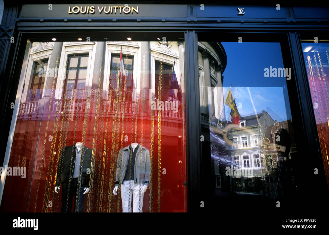 Louis vuitton store window night hi-res stock photography and images - Alamy