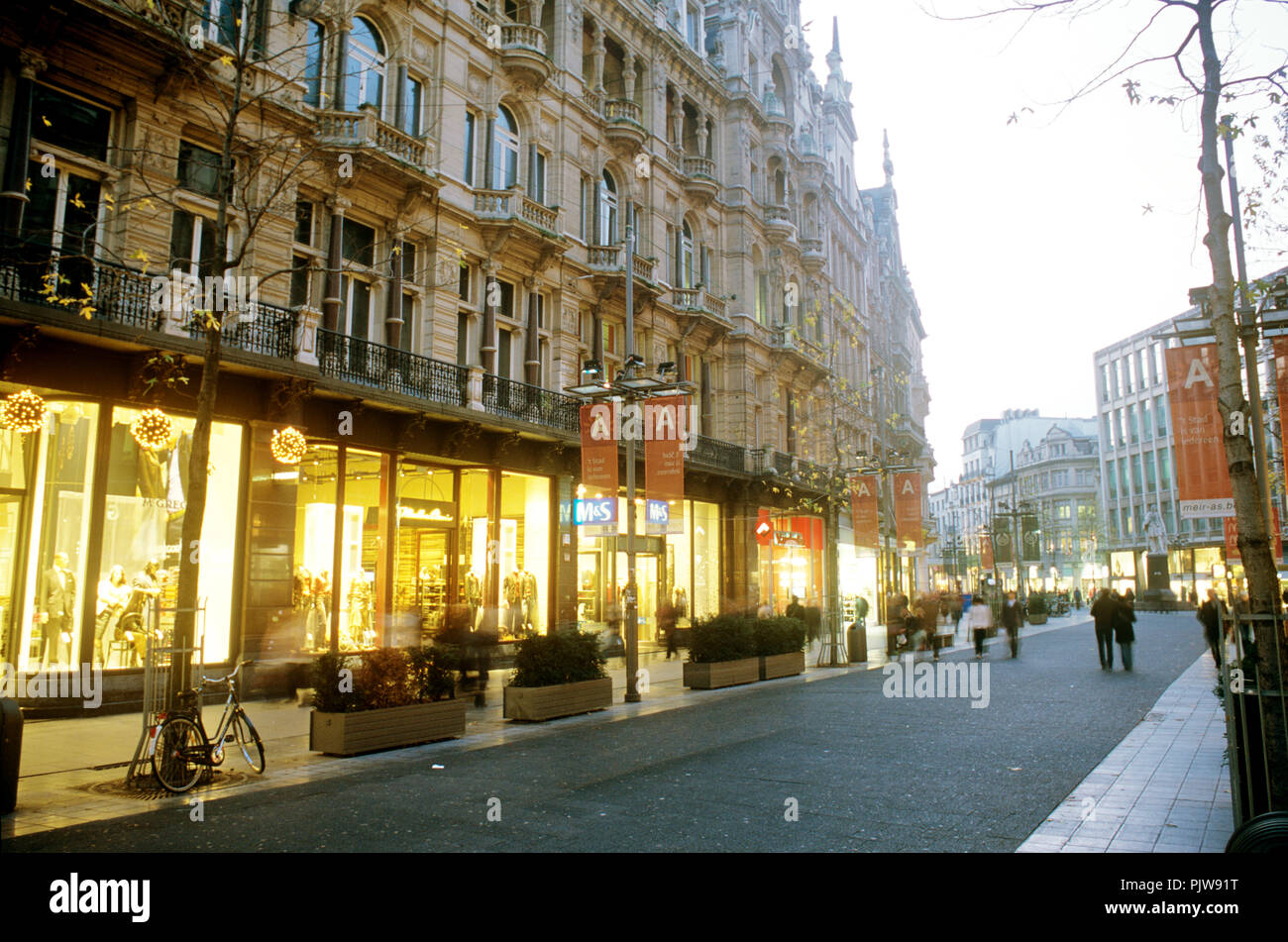 Antwerp's shopping avenue "De Meir" (Belgium, 30/11/2006 Stock Photo - Alamy